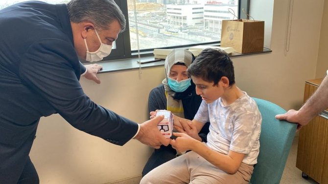 Bakan Koca Hastane Odasında Ziyaret Etmişti, O Onları Anlattılar: “Kırmayacağına Adım Gibi Emindim”