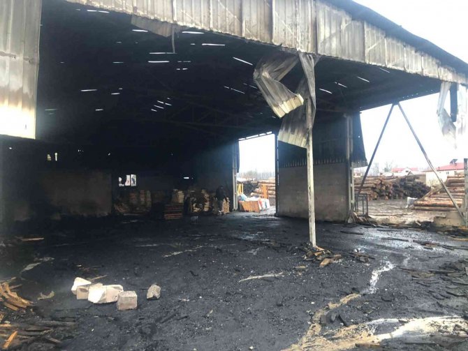Kereste Fabrikasındaki Hasar Gün Ağarınca Ortaya Çıktı