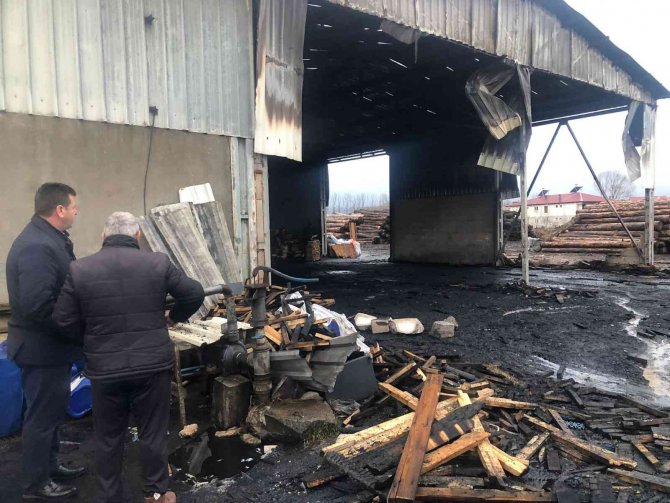 Kereste Fabrikasındaki Hasar Gün Ağarınca Ortaya Çıktı