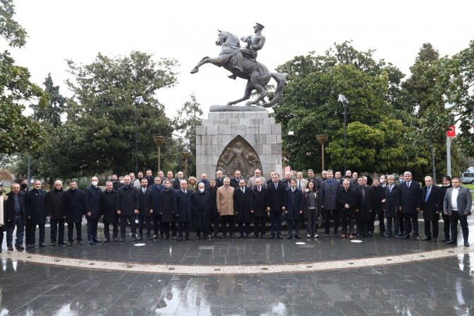 Samsun’da Tüm Siyasetçi Ve İdarecilerden Onur Anıtı’na Saldırıya Ortak Duruş