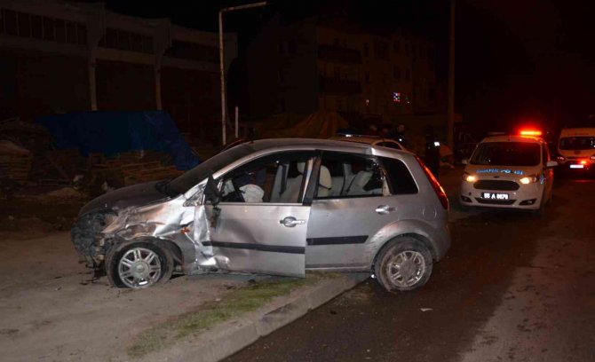 Kaza Yaptıkları Aracı Bırakıp Kaçtılar