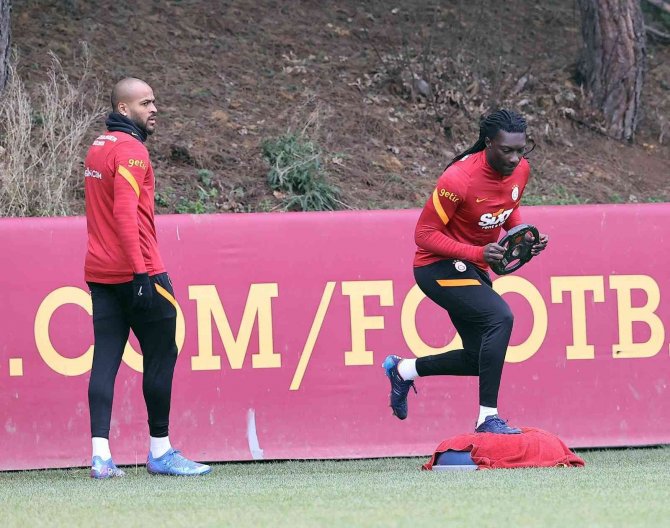 Galatasaray’da Mustafa Muhammed Takıma Katıldı
