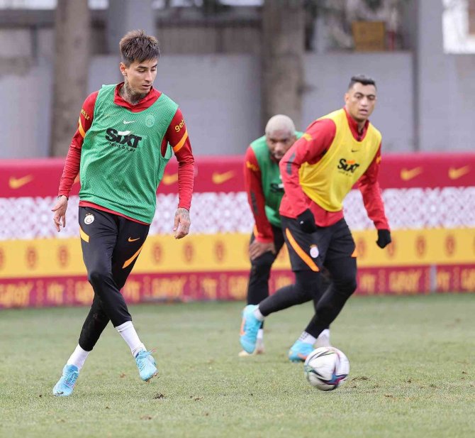 Galatasaray’da Mustafa Muhammed Takıma Katıldı