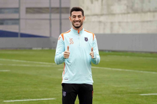 Başakşehir’de Pizzi Ve Trezeguet İlk Antrenmanlarına Çıktı