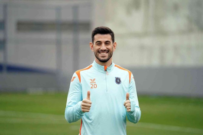 Başakşehir’de Pizzi Ve Trezeguet İlk Antrenmanlarına Çıktı