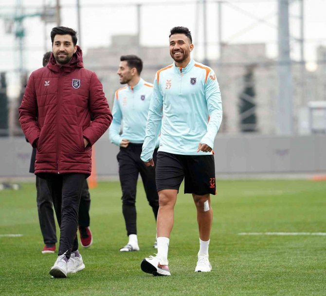 Başakşehir’de Pizzi Ve Trezeguet İlk Antrenmanlarına Çıktı
