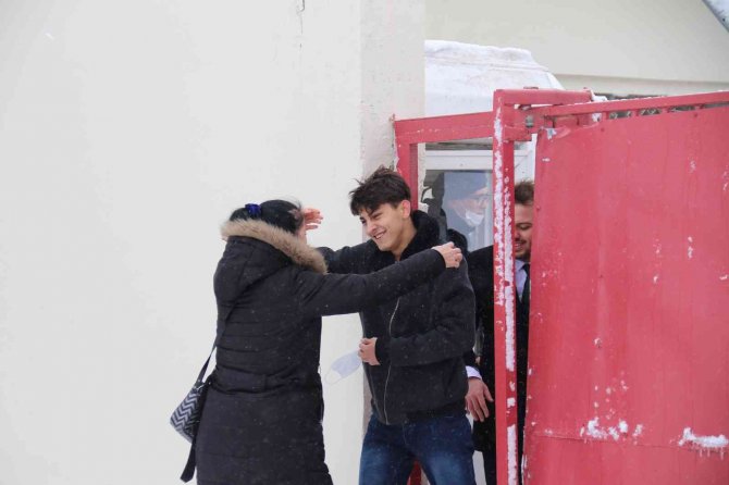 Tahliye Edilen Tolga Daşkıran’ın Ailesiyle Buluşmasında Duygu Dolu Anlar