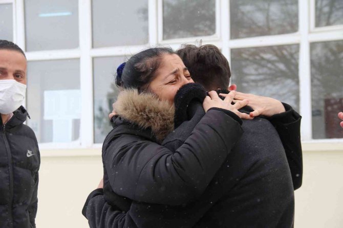 Tahliye Edilen Tolga Daşkıran’ın Ailesiyle Buluşmasında Duygu Dolu Anlar