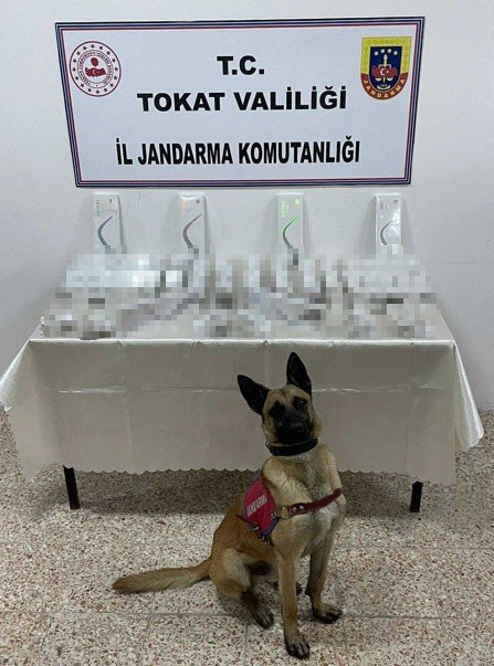 Yolcu Otobüsünde Kaçak Sigara Ele Geçirildi