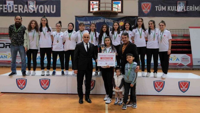 Kadınlar Salon Hokeyi Süper Lig 2. Etap Şampiyonu Gaziantep Doruk