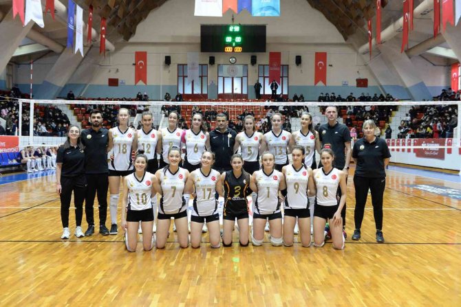Türkiye Kadınlar Voleybol 1. Ligi: Çukurova Belediyesi: 3 - Vakıfbank: 0
