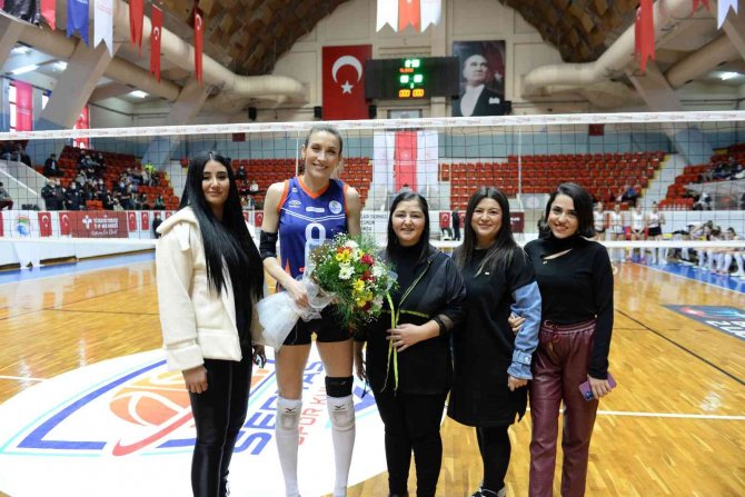 Türkiye Kadınlar Voleybol 1. Ligi: Çukurova Belediyesi: 3 - Vakıfbank: 0