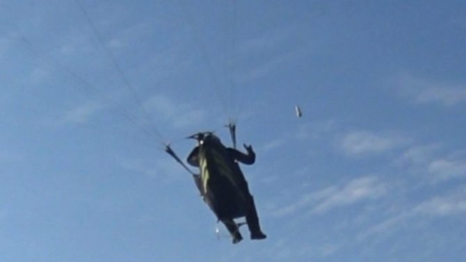 Kuşlar Aç Kalmasın Diye Paraşütle Dağı Bombaladılar