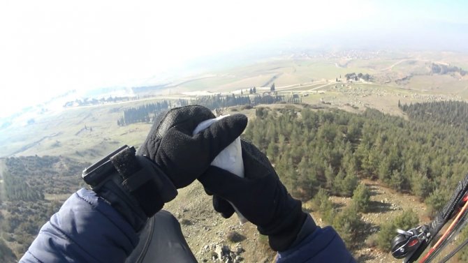 Kuşlar Aç Kalmasın Diye Paraşütle Dağı Bombaladılar