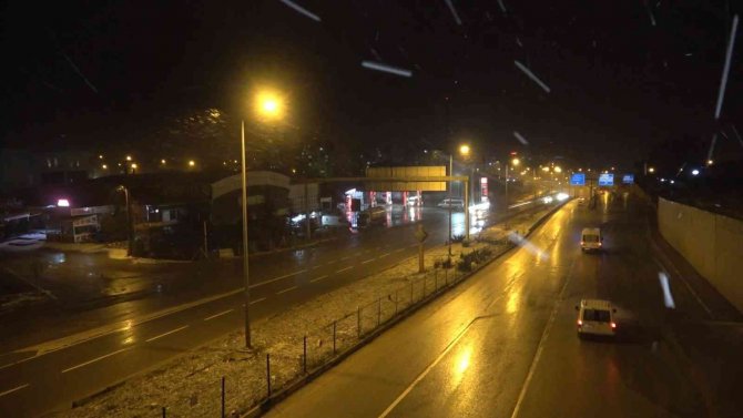 43 İlin Geçiş Güzergahında Kar Yağışı Başladı