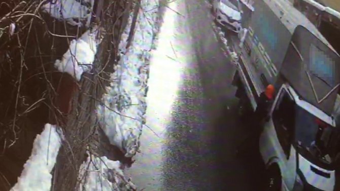 Ümraniye’de Demir Kapı Hırsızı, Kovalamaca Sonucu Polis Tarafından Yakalandı