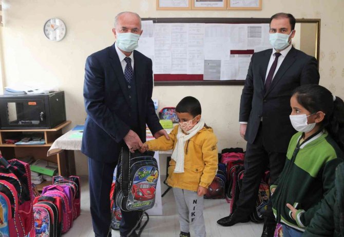 Başkan Akman Öğrencileri Sevindirdi