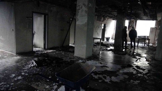 Yanan Giresun Üniversitesi Binasında Hasar Tespit Çalışması Başlatıldı