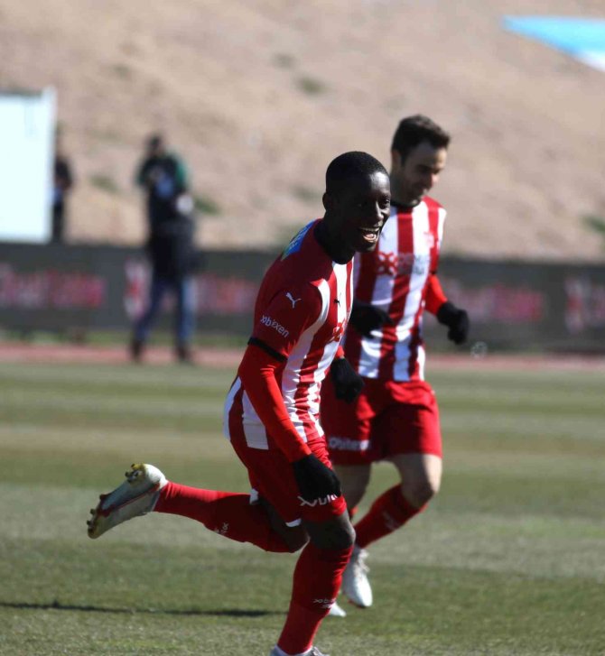 Max Gradel Hat-trick Yaptı!