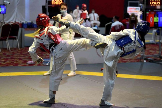 Genç Taekwondoculardan 22 Madalya