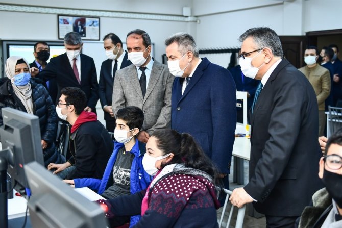 Vali Elban: "Daha Çok Öğrencimiz Meslek Eğitiminde Yer Almalı"