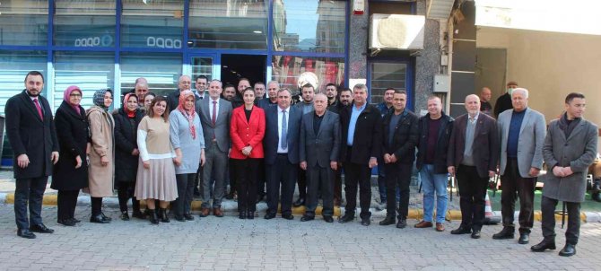 Ak Parti’li Kıvırcık Alaşehir’de Esnaf Ziyareti Yaptı, Vatandaşla Buluştu
