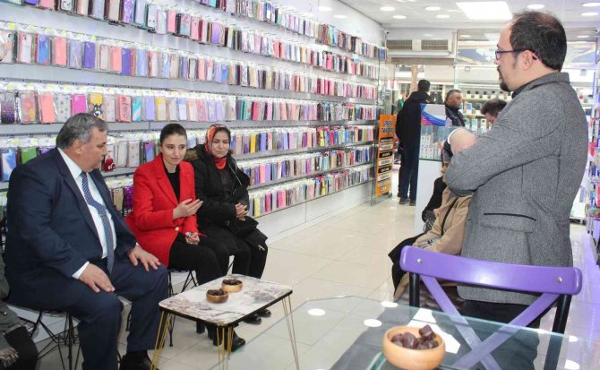 Ak Parti’li Kıvırcık Alaşehir’de Esnaf Ziyareti Yaptı, Vatandaşla Buluştu