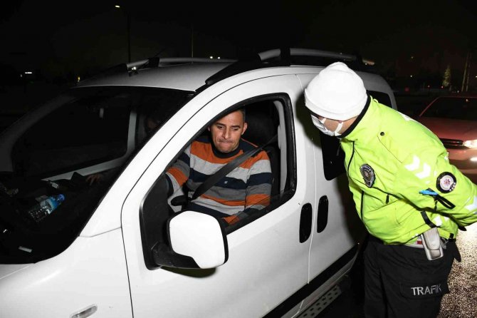 Aksaray-konya Karayolu Kar Yağışı Ve Tipi Nedeniyle Trafiğe Kapatıldı