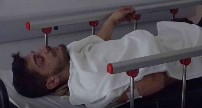 Gençlerin Alacak Verecek Kavgası Kanlı Bitti: 1 Ağır Yaralı
