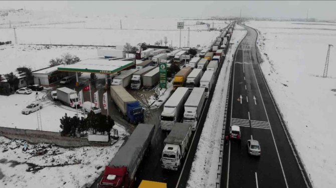 Aksaray’da 3 Karayolu Tipi Sebebiyle Trafiğe Kapandı
