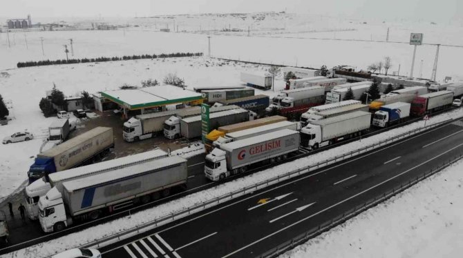 Aksaray’da 3 Karayolu Tipi Sebebiyle Trafiğe Kapandı