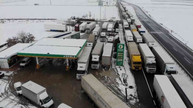 Aksaray’da 3 Karayolu Tipi Sebebiyle Trafiğe Kapandı