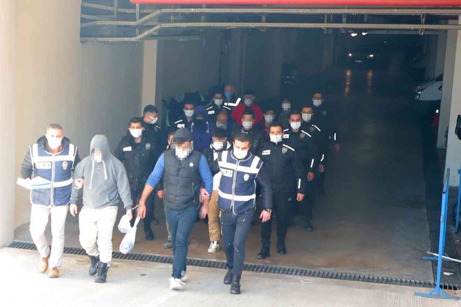 Antalya’da Eş Zamanlı Operasyonlarda 58 Aranan Şahıs Yakalandı
