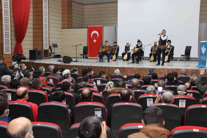 Aşıklar Şöleni Ve ‘Kuyucaklı Yusuf’ Adlı Tiyatro Oyunu İlgiyle İzlendi