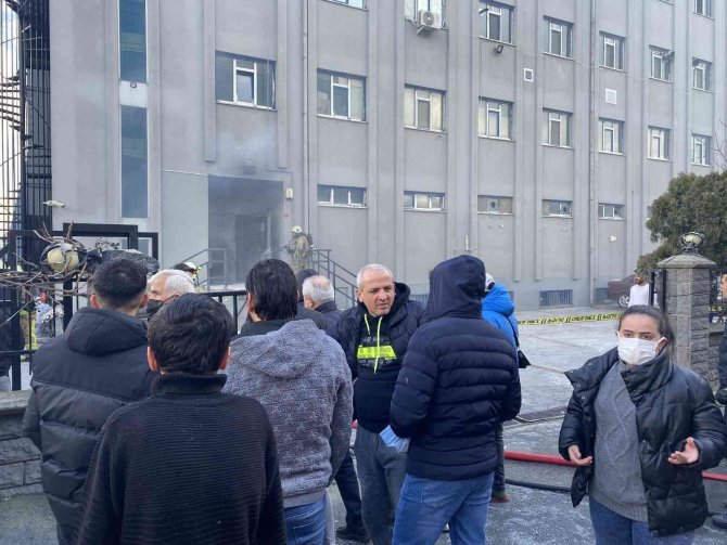 Avcılar’da İş Yerinde Korkutan Yangın