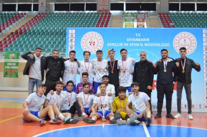 Liselerde Şampiyon Bağlar Anadolu Lisesi