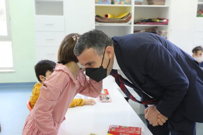 Vali Atay Minik Öğrencilere Misafir Oldu