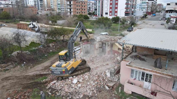 Başkan Özcan, Yeşil Mahalle’de İncelemelerde Bulundu