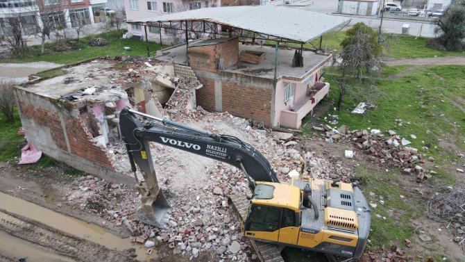 Başkan Özcan, Yeşil Mahalle’de İncelemelerde Bulundu