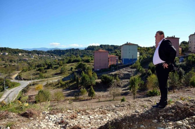 Başkan Tekin Tapu Sevincini Böyle Paylaştı: "21 Yıl Sonra Bizlere Nasip Oldu "