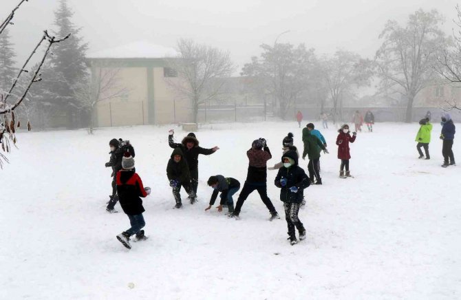 Bayburt’ta Kar Nedeniyle Eğitime Bir Gün Ara Verildi