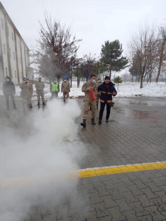 Genç’te Jandarma Personeline Yönelik Yangın Tatbikatı