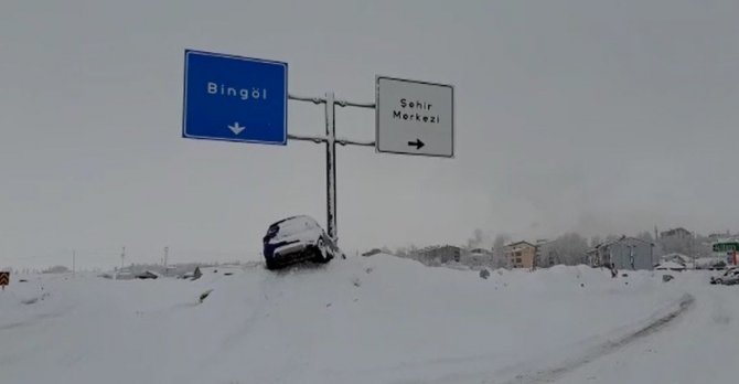 Kar Yağışı Ve Buzlanma Kazayı Beraberinde Getirdi, O Anlar Kameraya Yansıdı