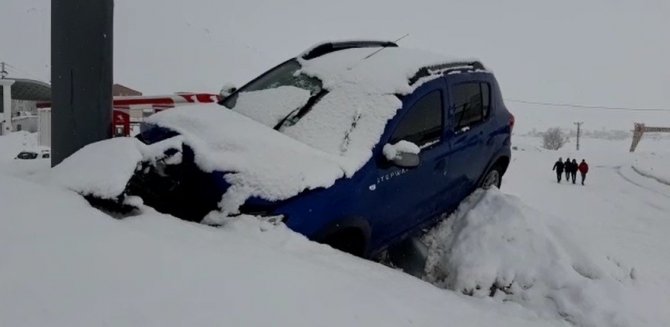 Kar Yağışı Ve Buzlanma Kazayı Beraberinde Getirdi, O Anlar Kameraya Yansıdı