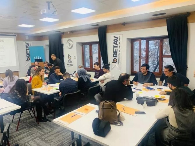 Bitlis’te Proje Hazırlama Ve Uygulama Eğitimi