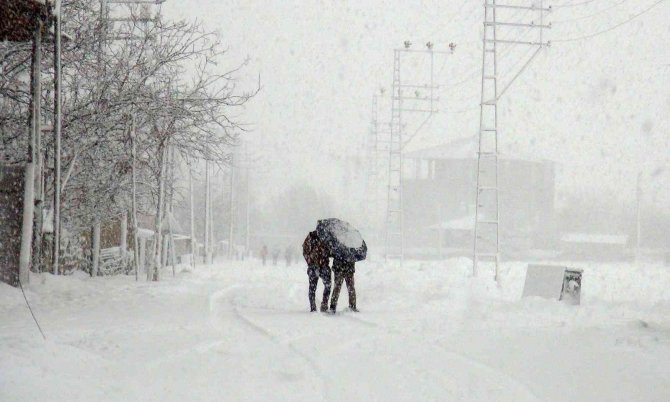 Ahlat’ta Yoğun Kar Yağışı
