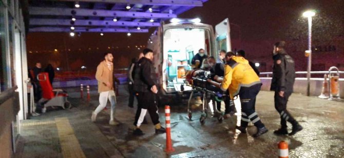 Otopark Çalışanı Kazara Kendini Vurdu