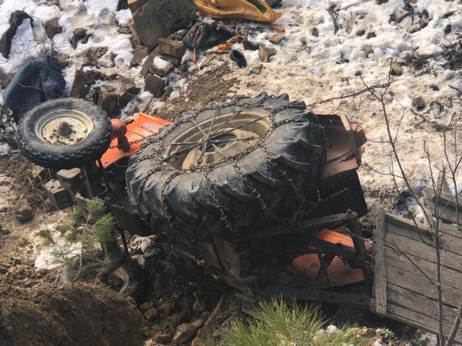 Kontrolden Çıkan Traktör Dere Yatağına Devrildi: 1 Ölü, 1 Yaralı