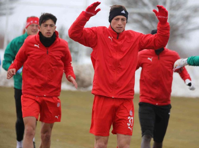 Sivasspor’da Hazırlıklar Ara Vermeden Sürüyor