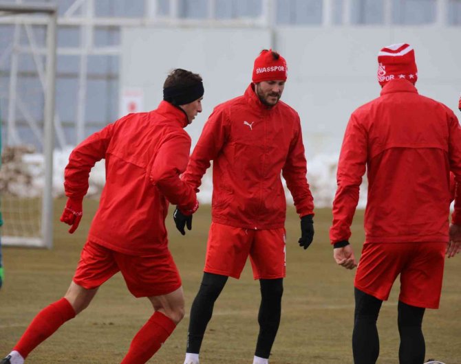 Sivasspor’da Hazırlıklar Ara Vermeden Sürüyor